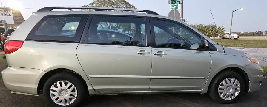 2007 Toyota Sienna Image 2