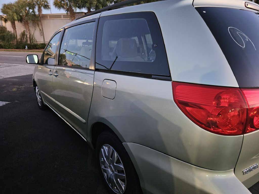 2007 Toyota Sienna Image 3