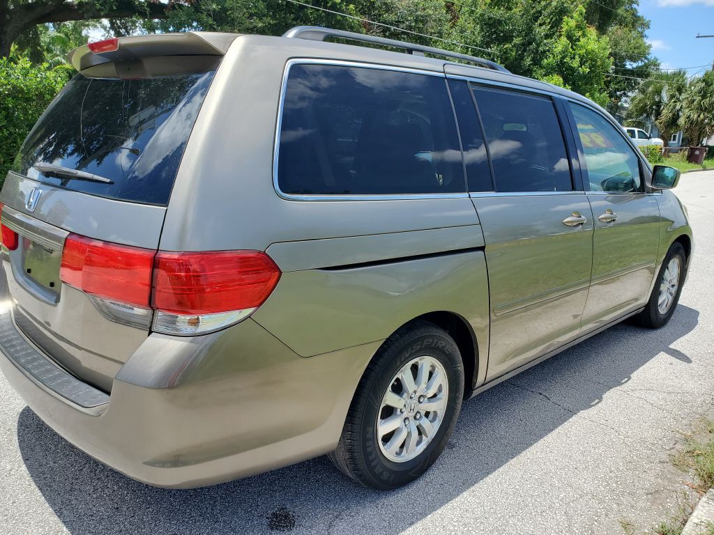 2010 Honda Odyssey Image 2