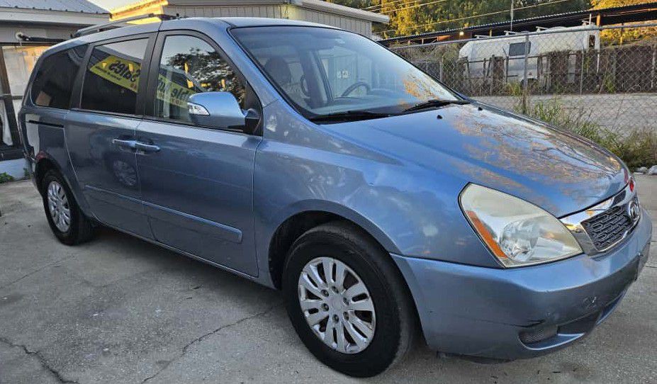 2012 Kia Sedona Image 1