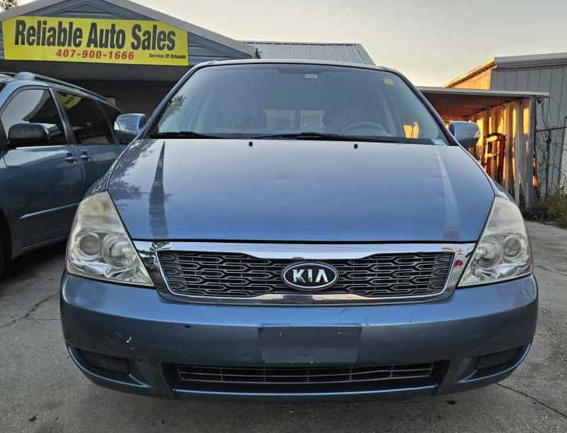 2012 Kia Sedona Image 2