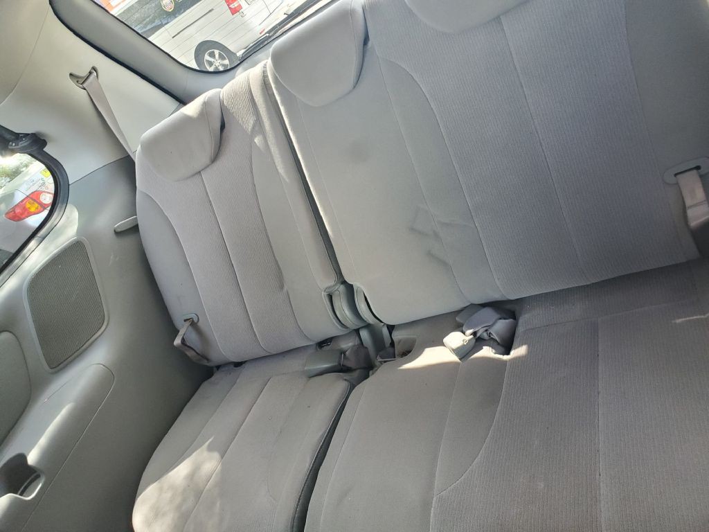 2009 Kia Sedona Image 8