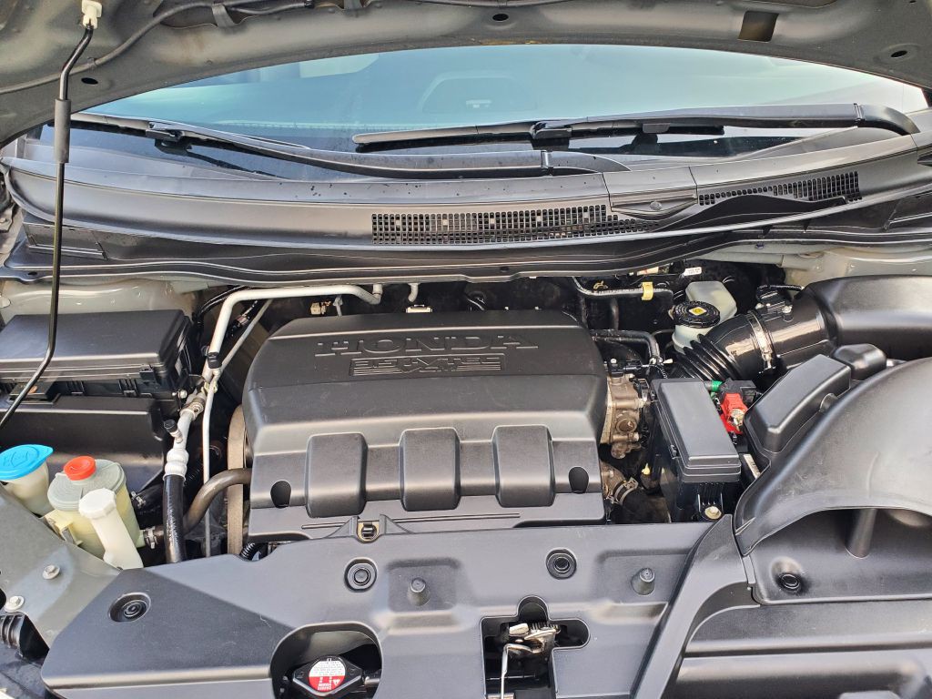 2011 Honda Odyssey Image 2