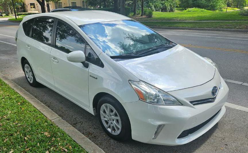 2013 Toyota Prius Image 1