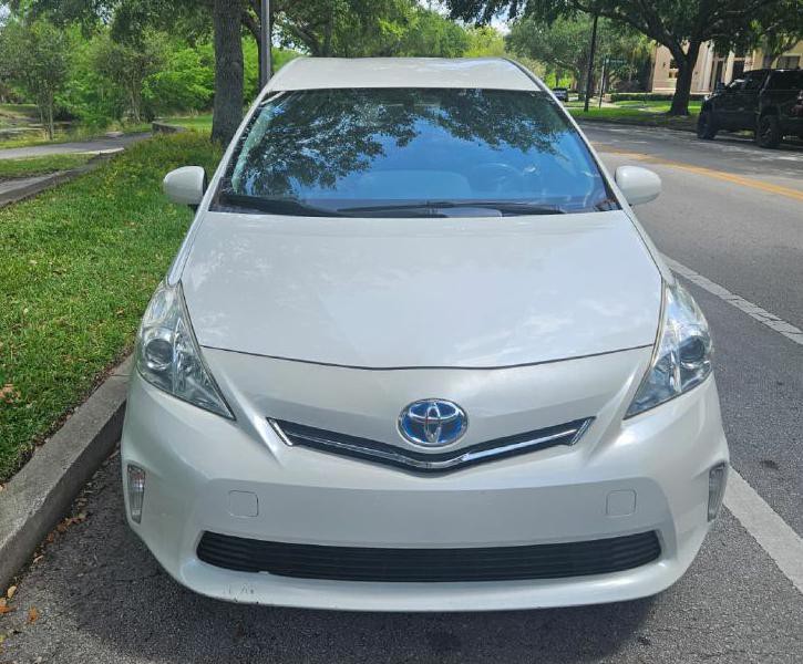 2013 Toyota Prius Image 2