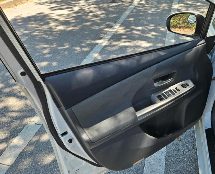 2013 Toyota Prius Image 6