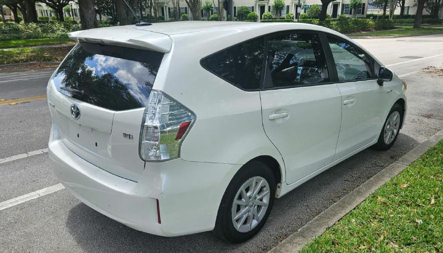 2013 Toyota Prius Image 8