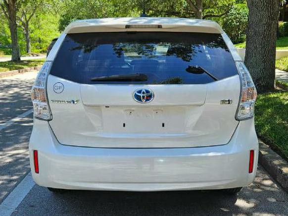 2013 Toyota Prius Image 10