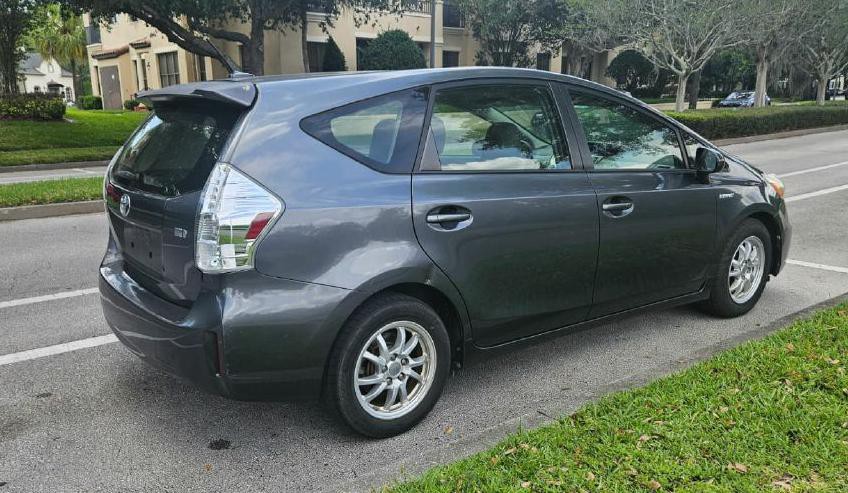 2013 Toyota Prius Image 3