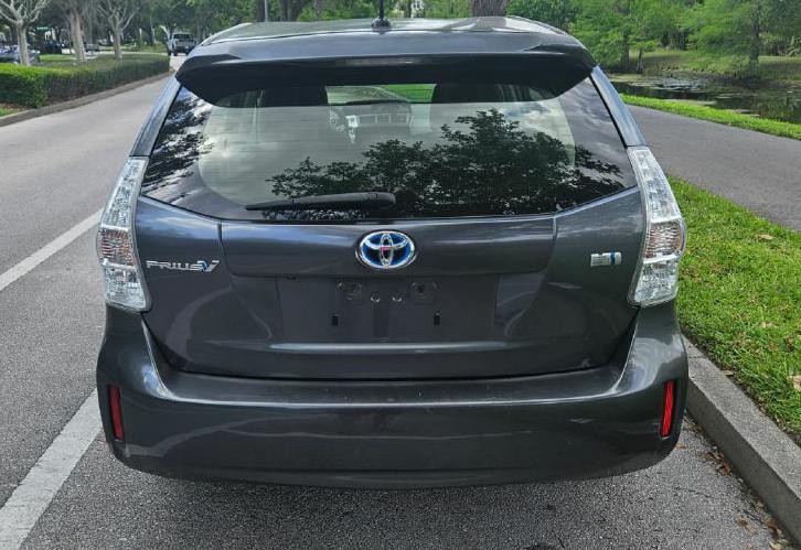 2013 Toyota Prius Image 4