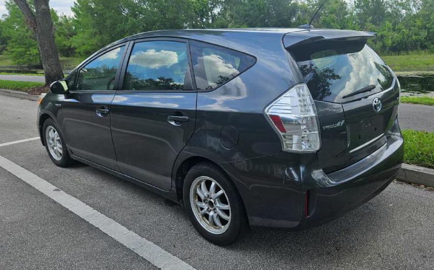 2013 Toyota Prius Image 5