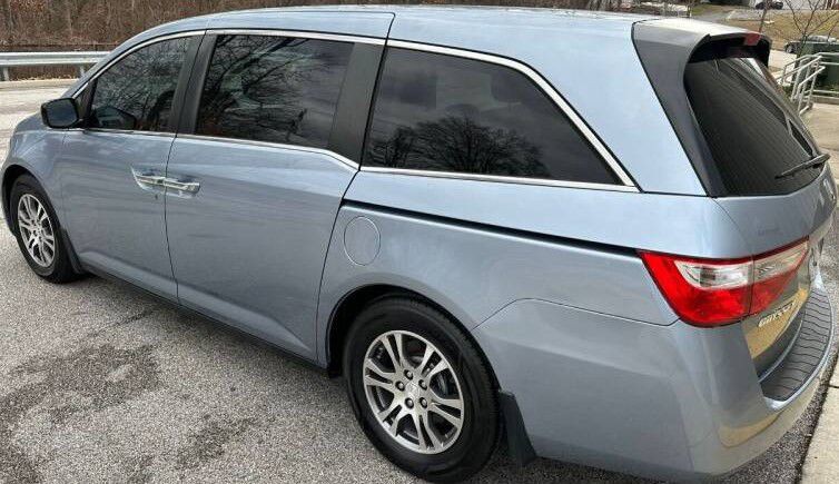 2011 Honda Odyssey Image 3