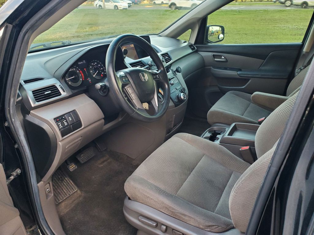 2011 Honda Odyssey Image 8