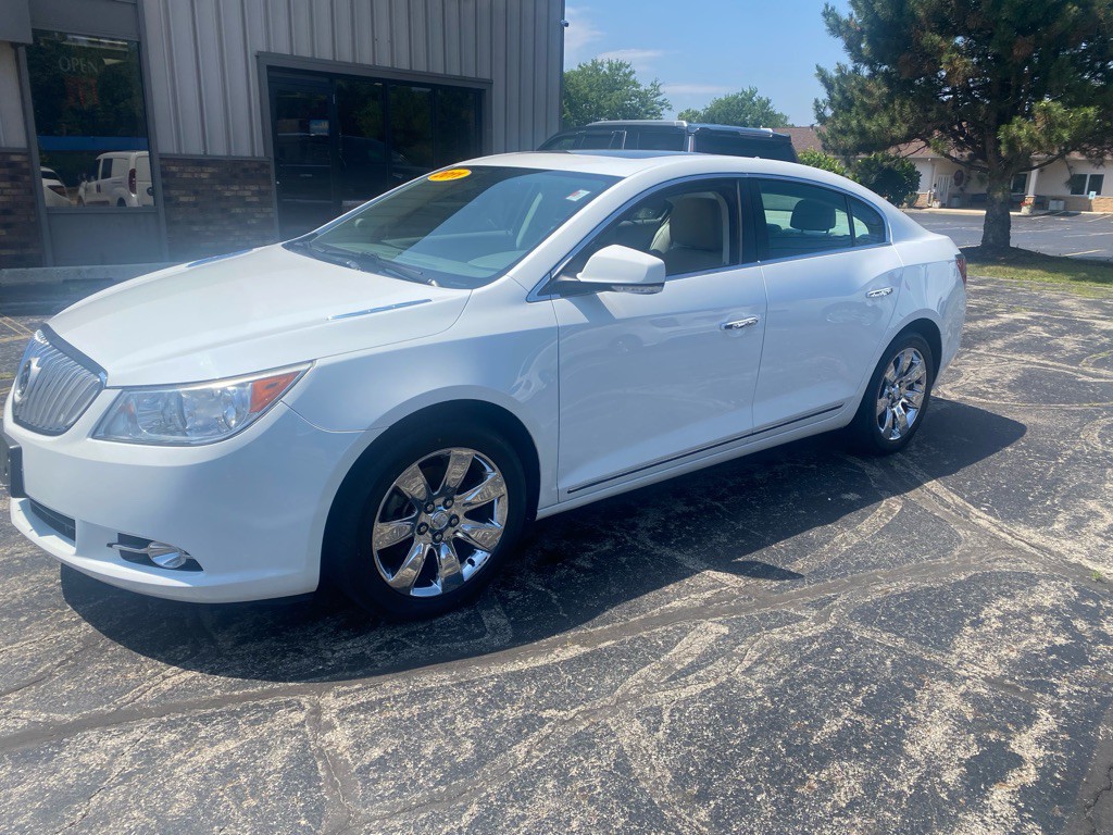 2011 Buick Lacrosse Image 1