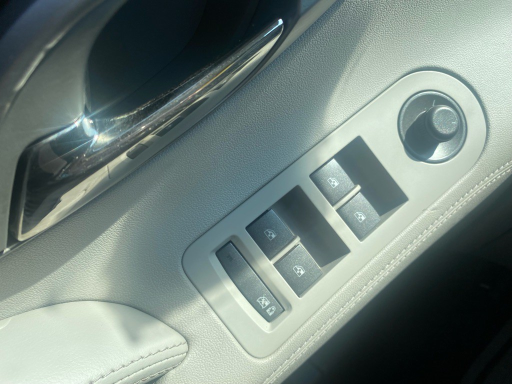 2011 Buick Lacrosse Image 11