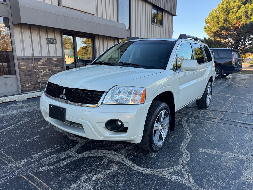 2010 Mitsubishi Endeavor Image 1