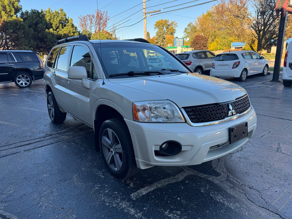 2010 Mitsubishi Endeavor Image 2