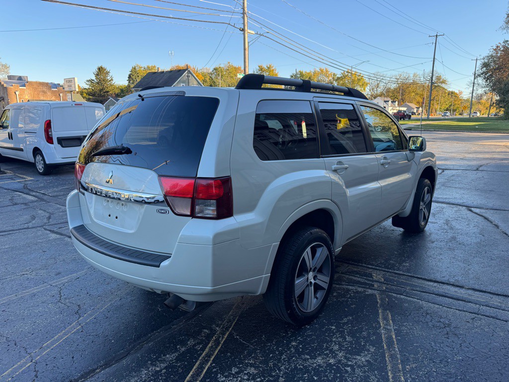 2010 Mitsubishi Endeavor Image 3