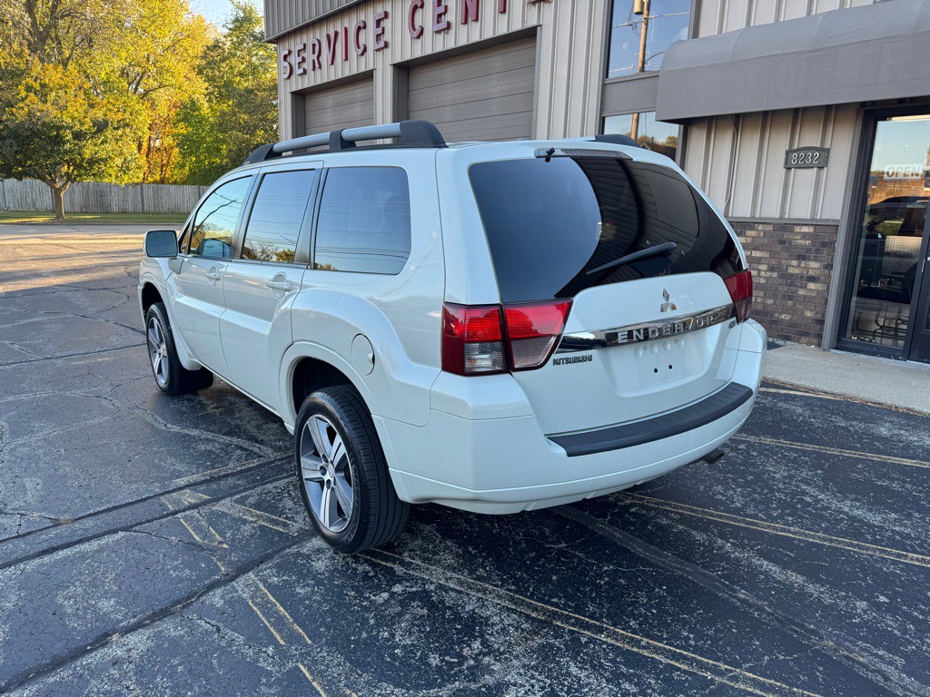 2010 Mitsubishi Endeavor Image 4