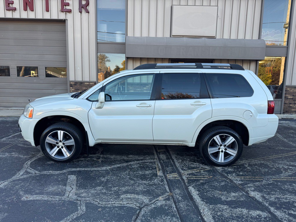 2010 Mitsubishi Endeavor Image 7