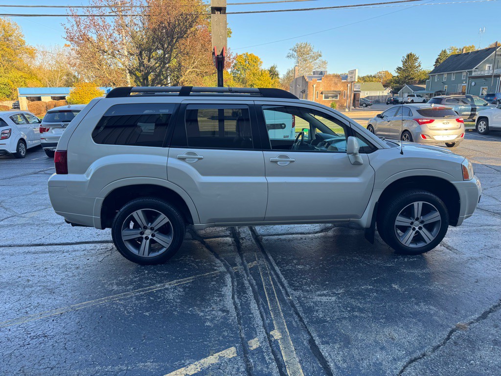 2010 Mitsubishi Endeavor Image 8