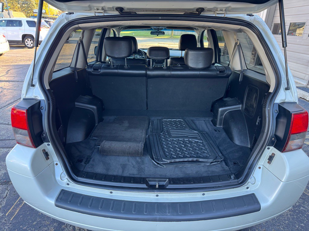 2010 Mitsubishi Endeavor Image 10