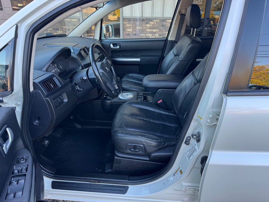 2010 Mitsubishi Endeavor Image 11