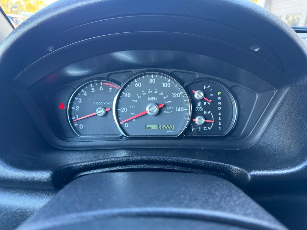 2010 Mitsubishi Endeavor Image 13