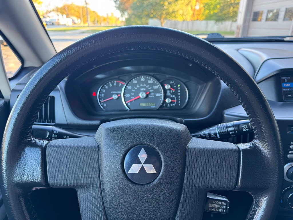 2010 Mitsubishi Endeavor Image 14