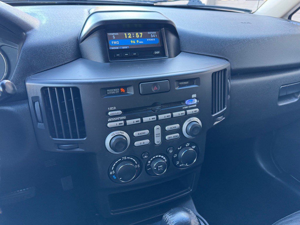 2010 Mitsubishi Endeavor Image 15