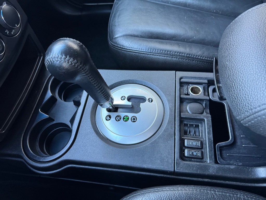 2010 Mitsubishi Endeavor Image 17