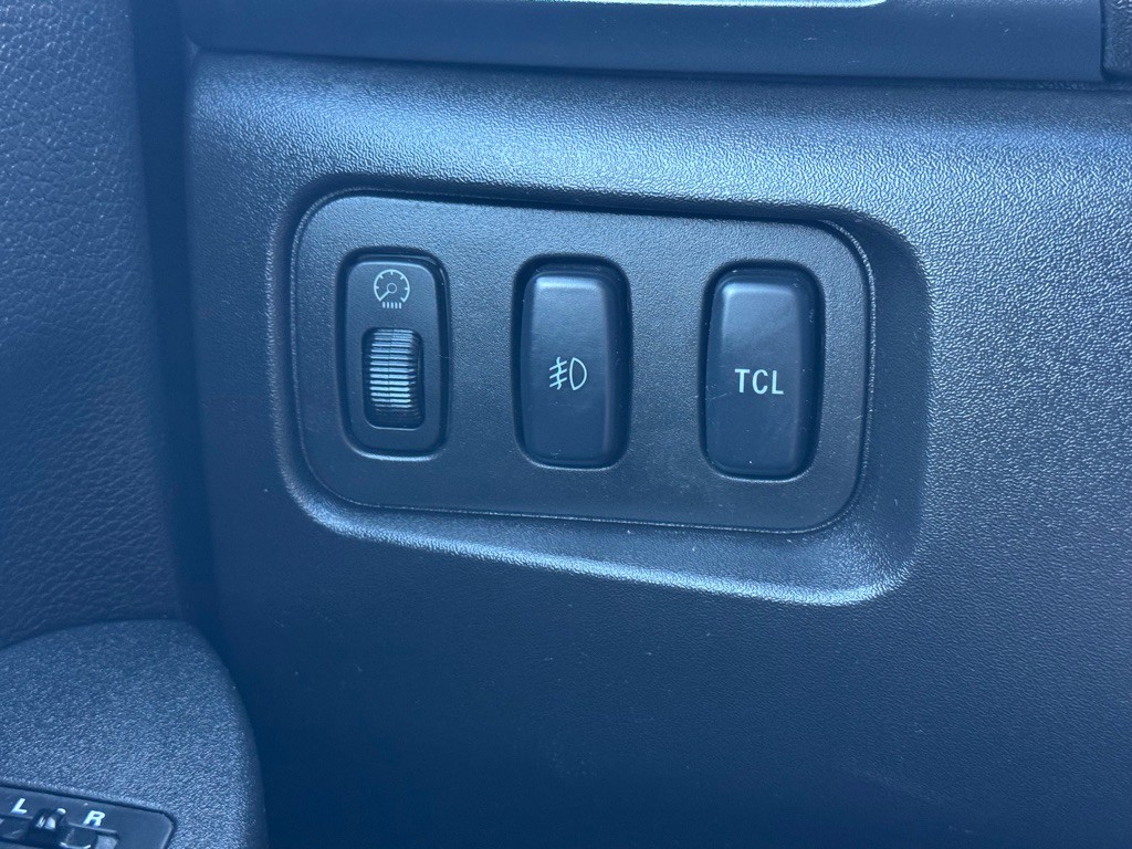 2010 Mitsubishi Endeavor Image 18