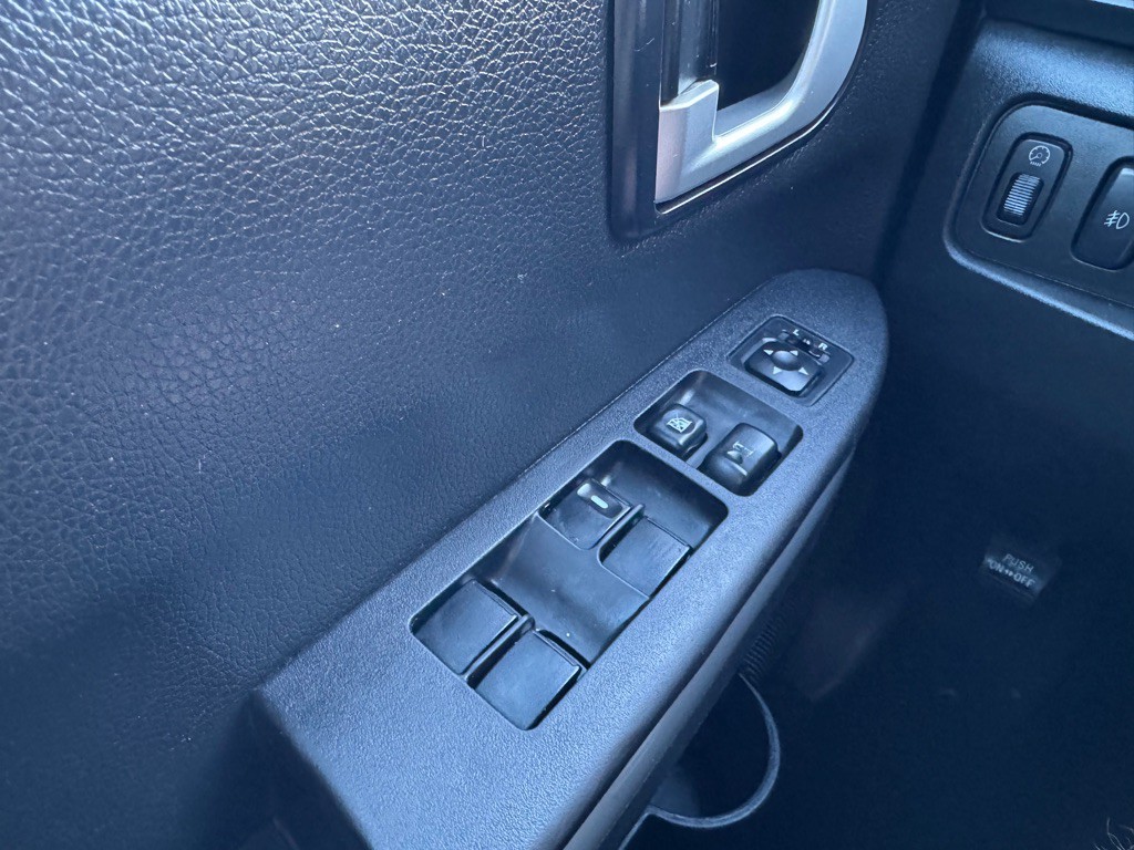 2010 Mitsubishi Endeavor Image 19