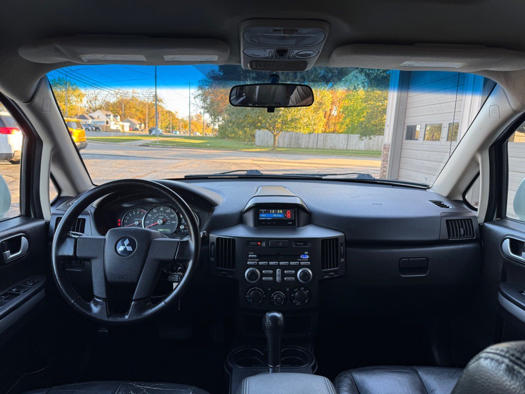 2010 Mitsubishi Endeavor Image 20