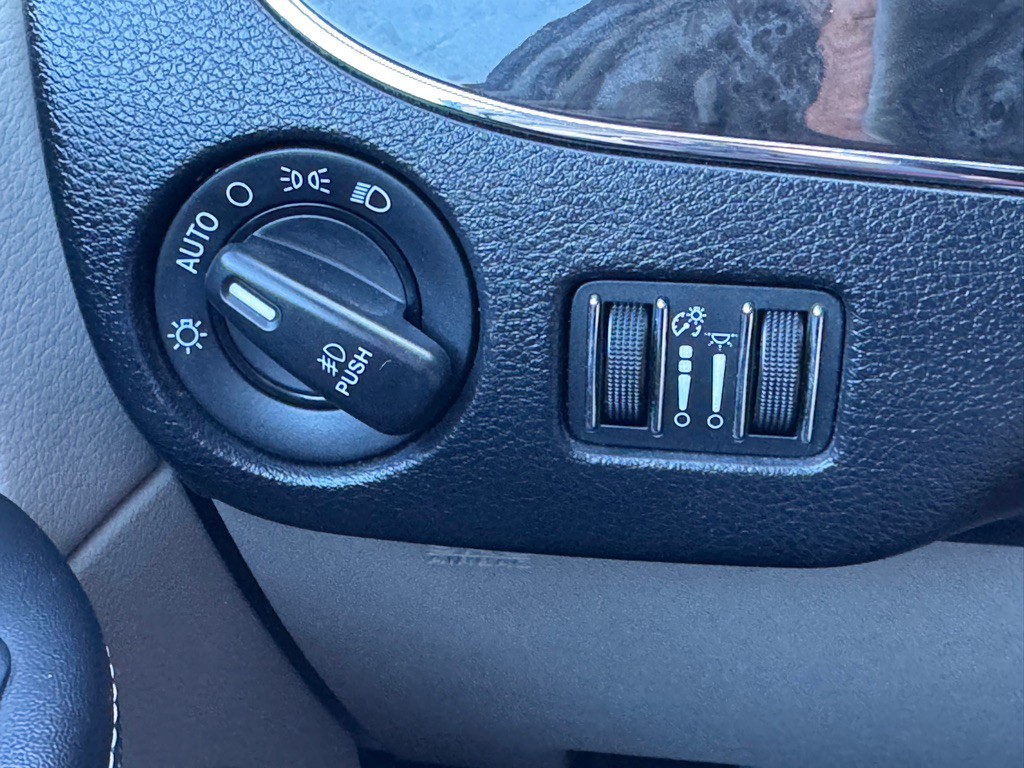 2013 Chrysler Town & Country Image 20