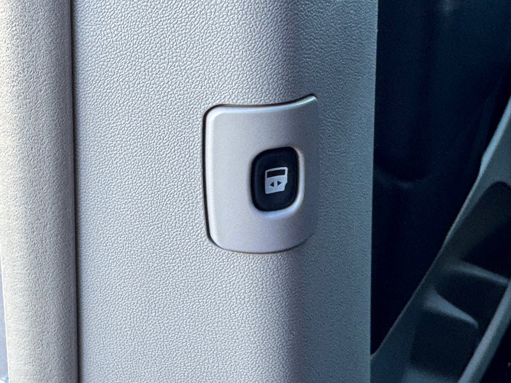 2013 Chrysler Town & Country Image 24