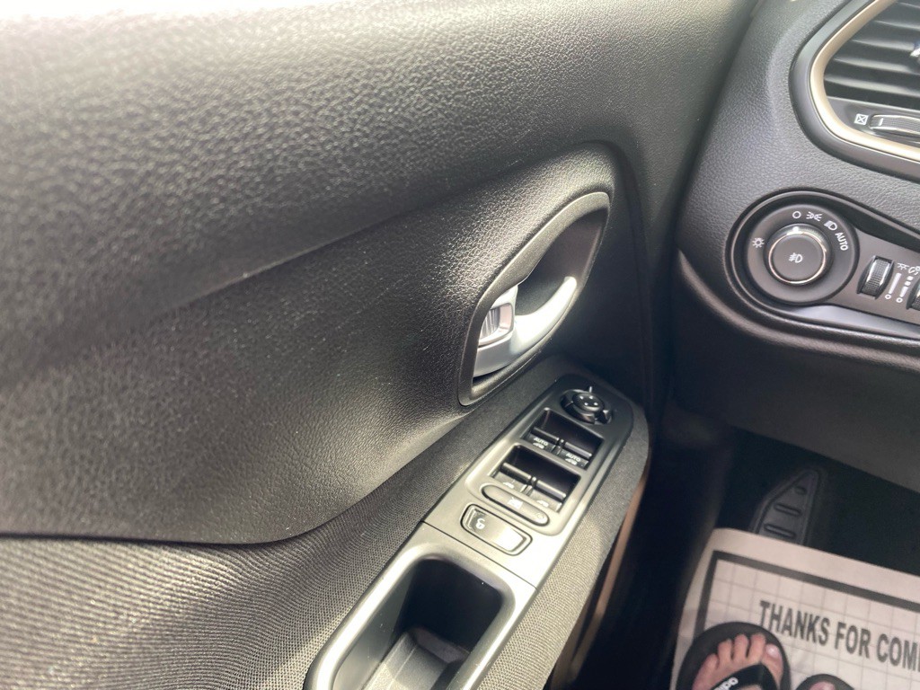 2017 Jeep Renegade Image 11