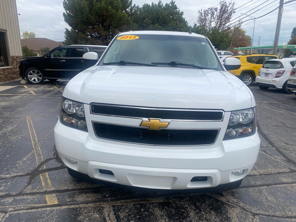 2013 Chevrolet Suburban Image 2