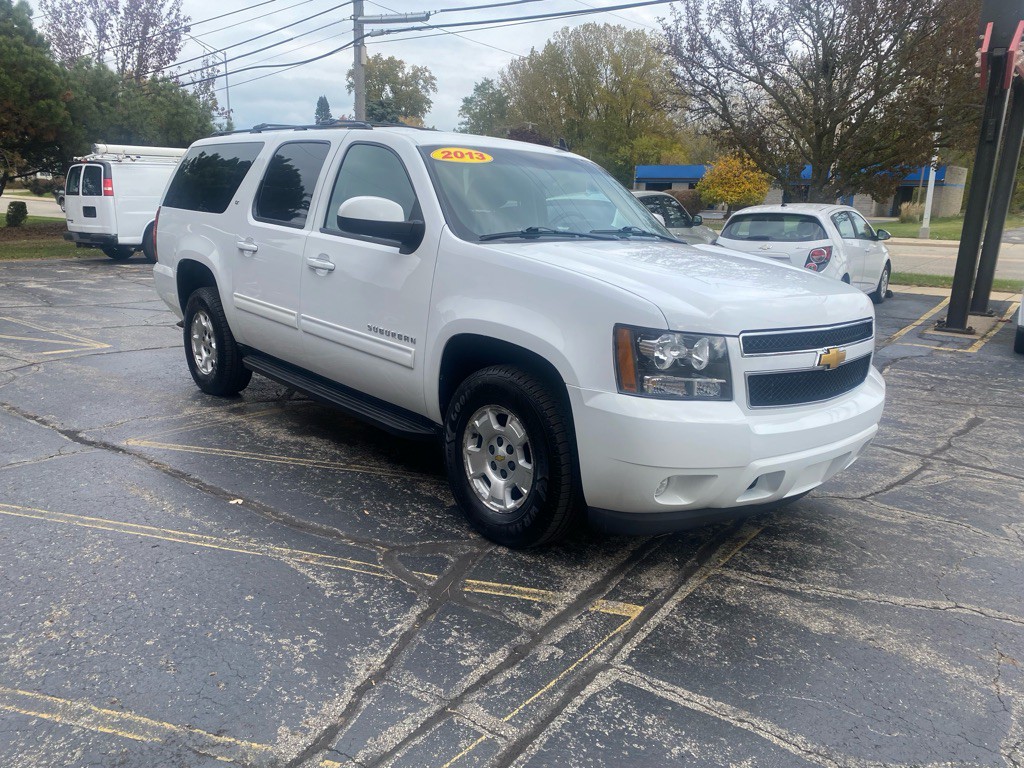 2013 Chevrolet Suburban Image 3