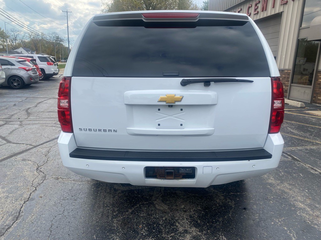 2013 Chevrolet Suburban Image 4