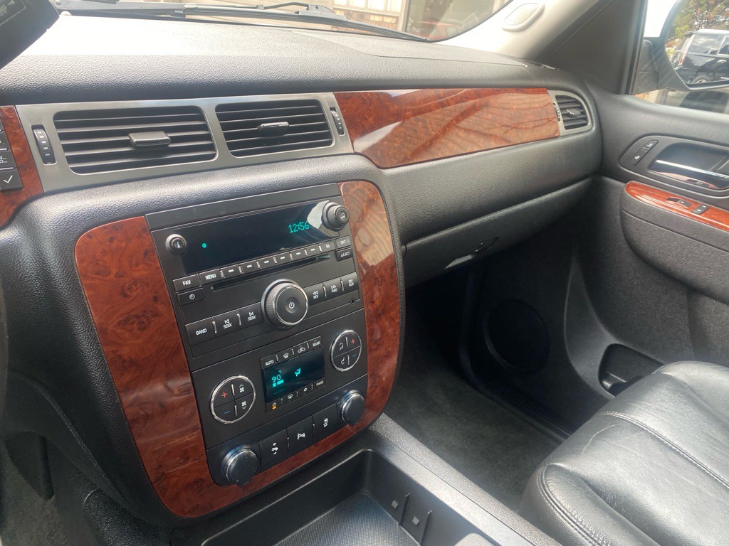 2013 Chevrolet Suburban Image 6