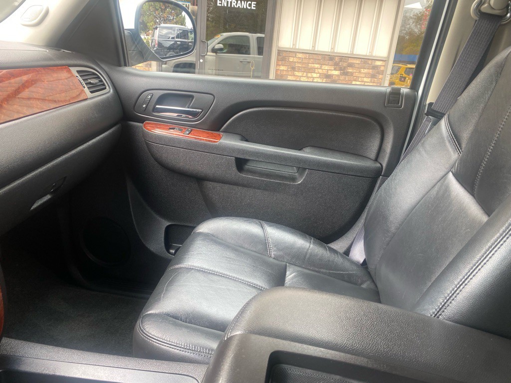 2013 Chevrolet Suburban Image 7