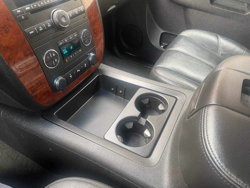 2013 Chevrolet Suburban Image 8