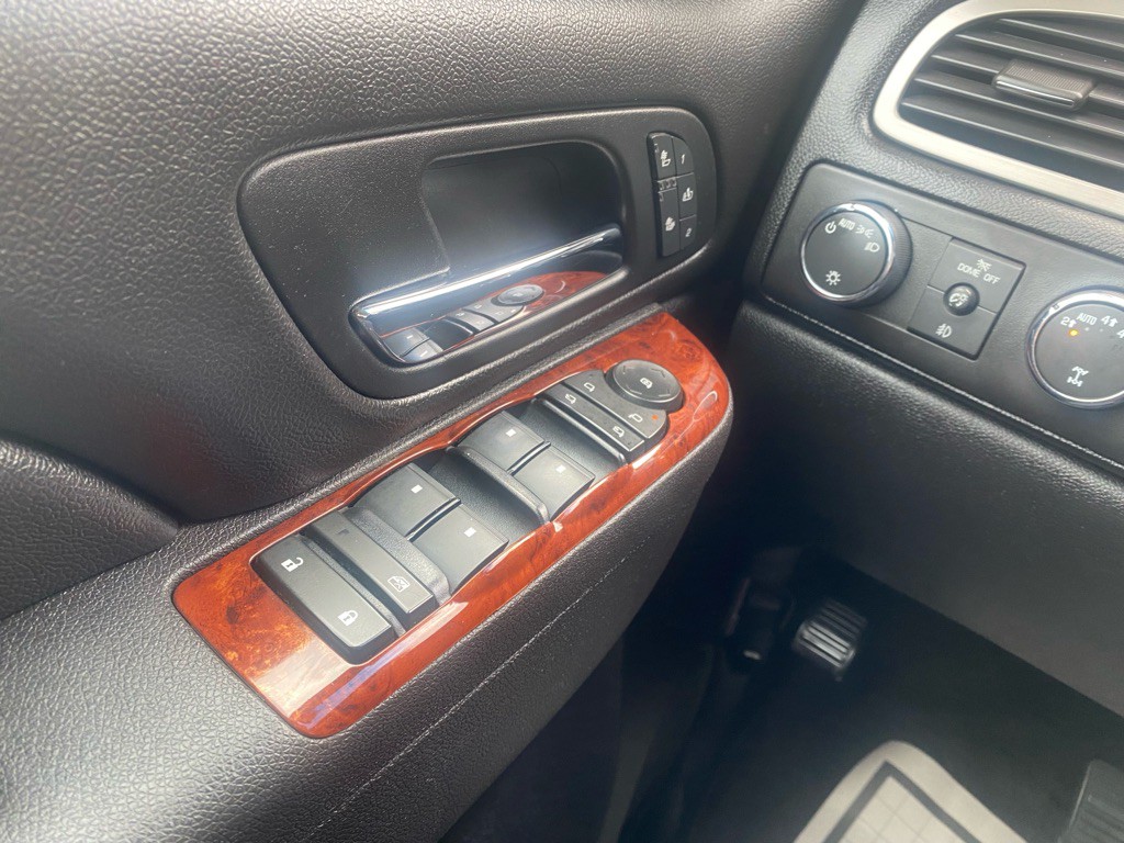 2013 Chevrolet Suburban Image 11