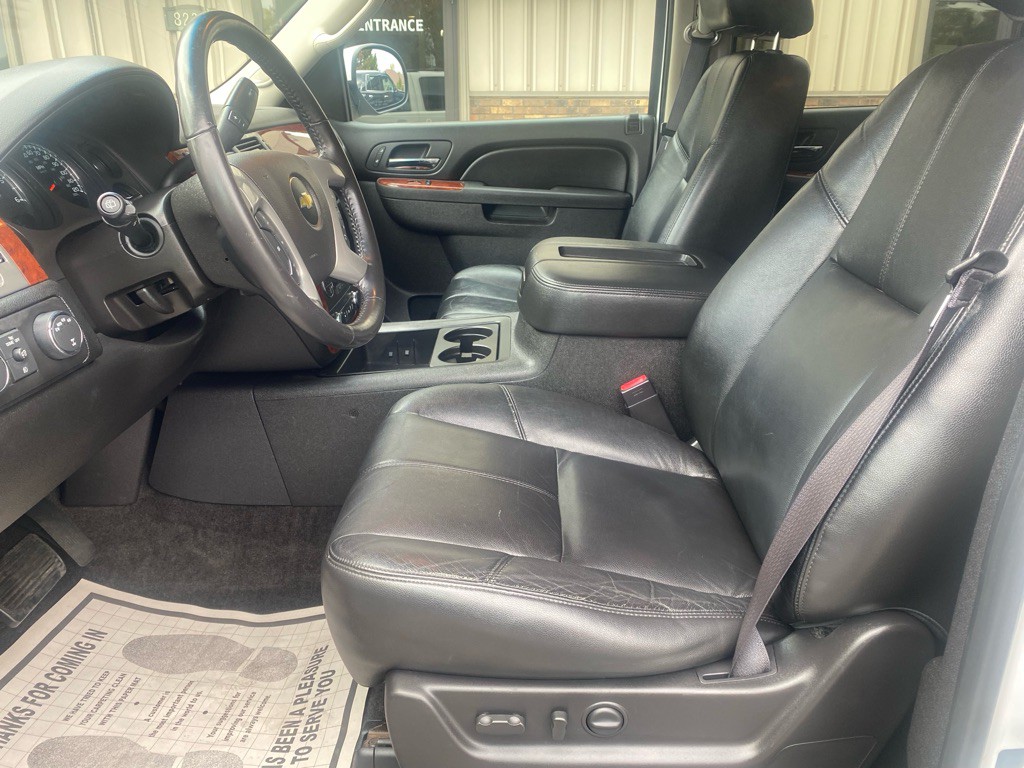 2013 Chevrolet Suburban Image 12