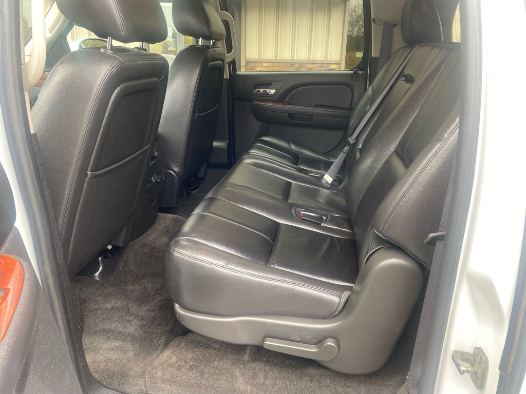 2013 Chevrolet Suburban Image 13
