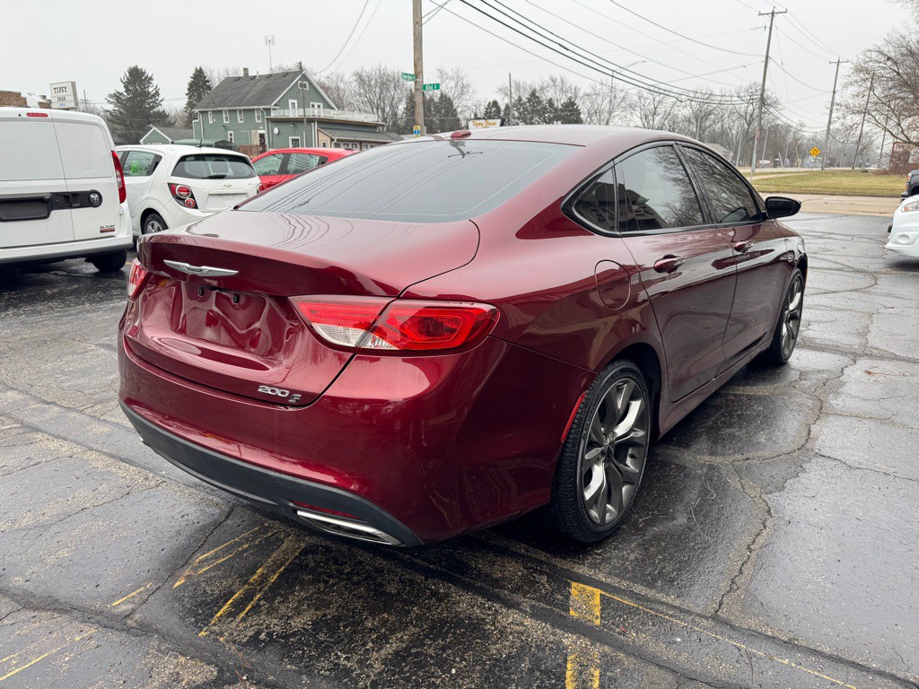 2016 Chrysler 200 Image 3