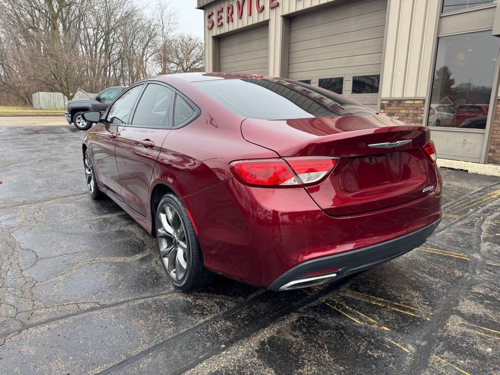 2016 Chrysler 200 Image 4
