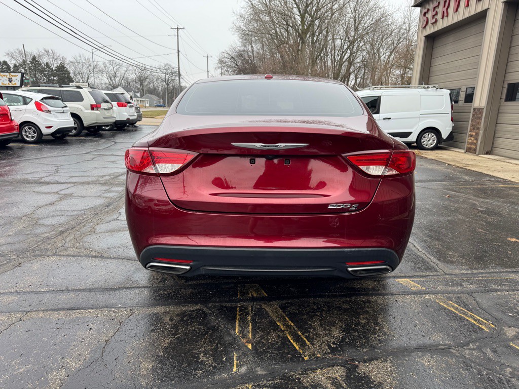 2016 Chrysler 200 Image 6