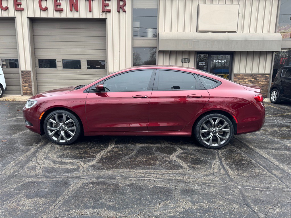 2016 Chrysler 200 Image 7